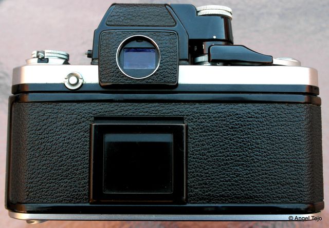 NIKON F2 CON 50 mm F 1/2.PERFECTA