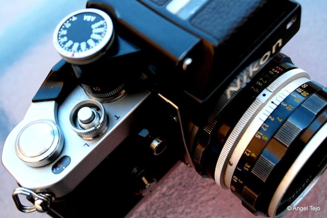 NIKON F2 CON 50 mm F 1/2.PERFECTA