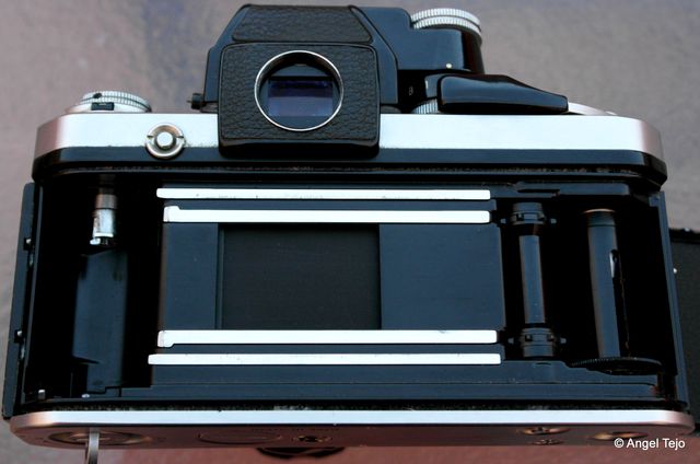 NIKON F2 CON 50 mm F 1/2.PERFECTA