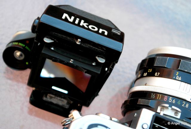 NIKON F2 CON 50 mm F 1/2.PERFECTA