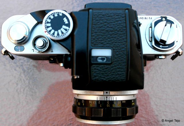 NIKON F2 CON 50 mm F 1/2.PERFECTA