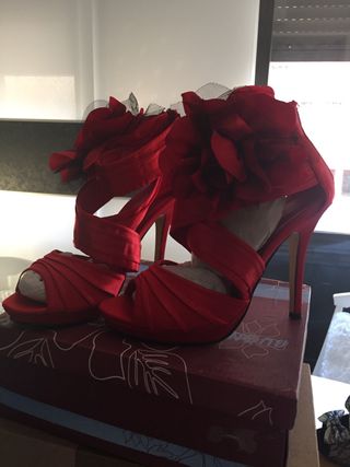 Sandalias de fiesta Rojas 40 de segunda mano por 5 EUR en Alcorcón en  WALLAPOP