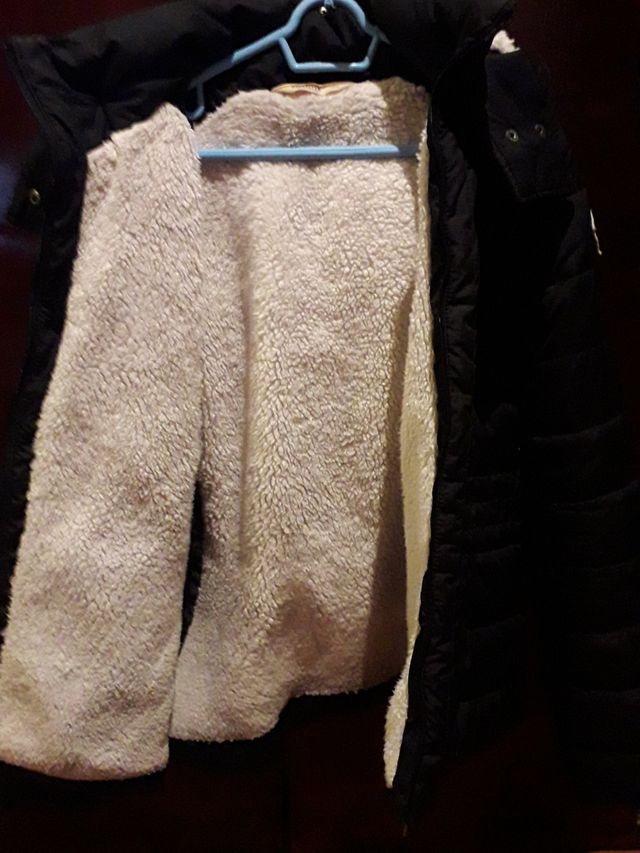 Abrigo para mujer Hollister con capucha