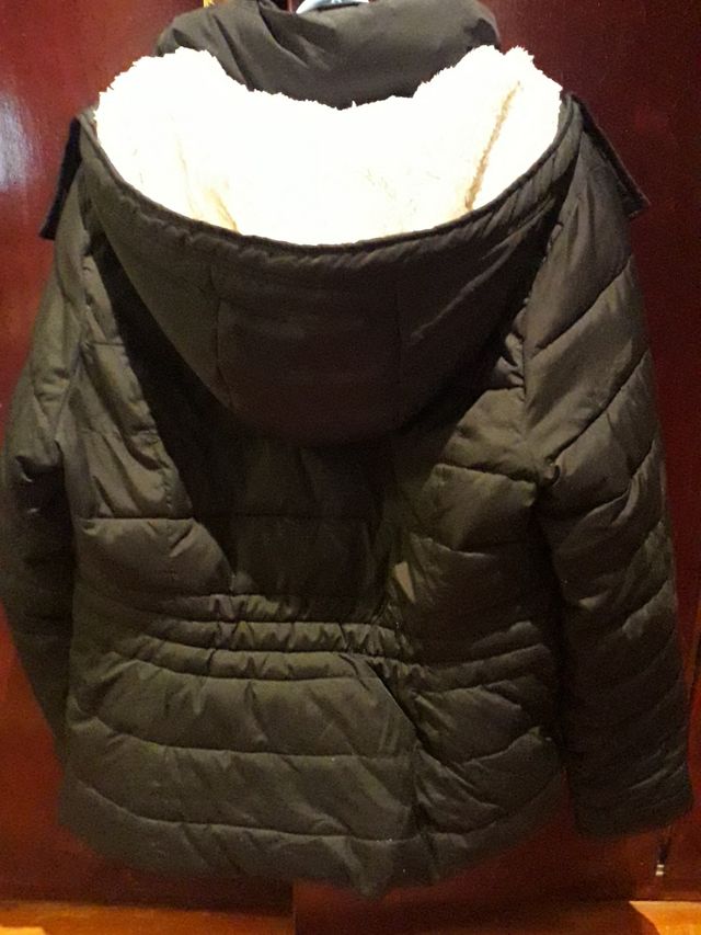 Abrigo para mujer Hollister con capucha