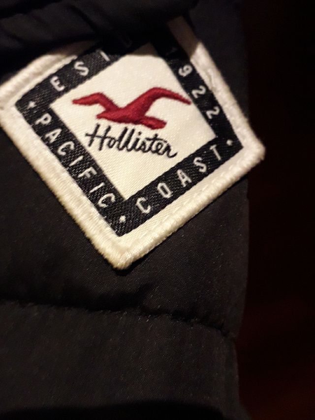Abrigo para mujer Hollister con capucha