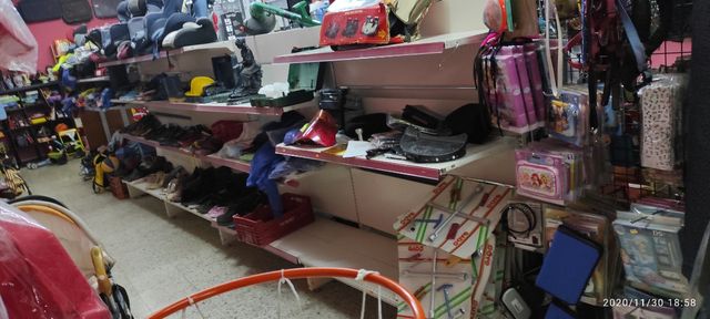 ESTANTERÍAS DE PARED 90 EUROS CADA 1.20 4 baldas