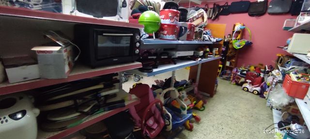 ESTANTERÍAS DE PARED 90 EUROS CADA 1.20 4 baldas