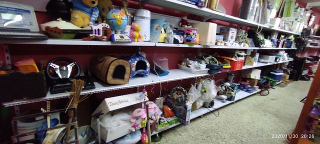 ESTANTERÍAS DE PARED 90 EUROS CADA 1.20 4 baldas