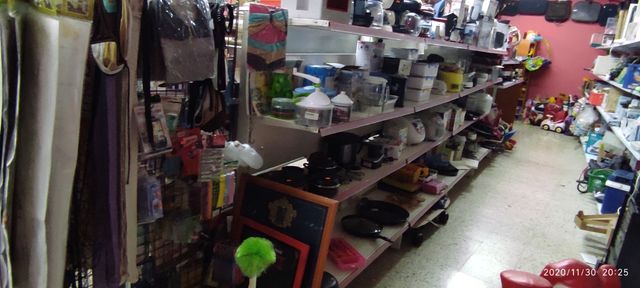 ESTANTERÍAS DE PARED 90 EUROS CADA 1.20 4 baldas