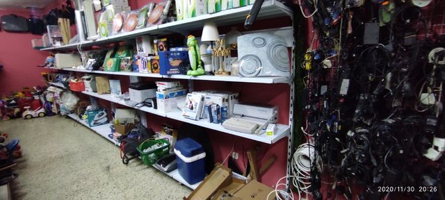 ESTANTERÍAS DE PARED 90 EUROS CADA 1.20 4 baldas