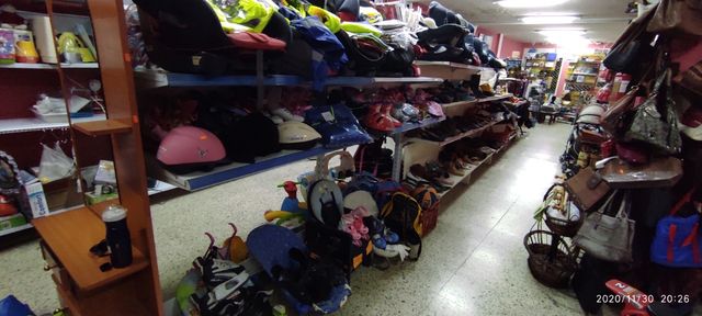 ESTANTERÍAS DE PARED 90 EUROS CADA 1.20 4 baldas