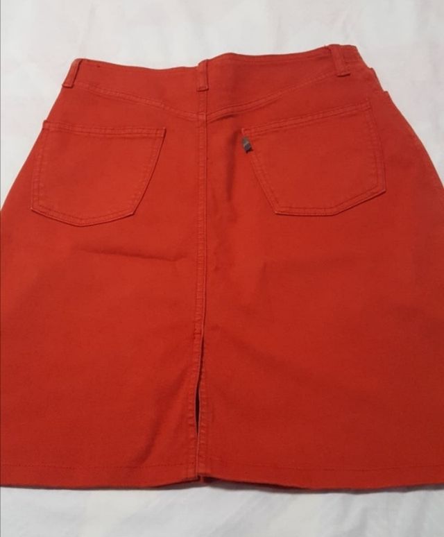 Falda roja Thomas Burberry