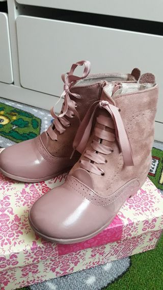 Bota, pascuala niña Bubble bobble de segunda mano por 14 EUR en Fuenlabrada  en WALLAPOP