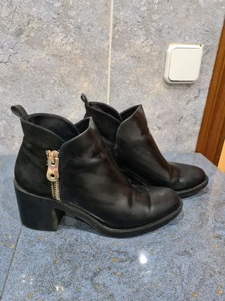 Botas cortas Zara de segunda mano por 6 EUR en Sevilla en WALLAPOP