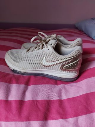 Bambas nike zoom de segunda mano por 20 EUR en Barcelona en WALLAPOP