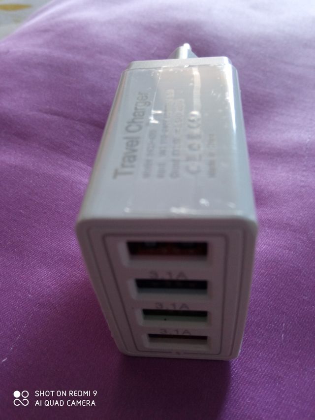 ENCHUFE con 4 tomas USB