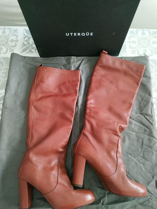Botas altas de piel de cuero Uterqüe Uterque T. 39 de segunda mano por 35  EUR en Sevilla en WALLAPOP