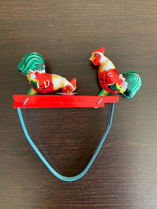 Juguete metal vintage coleccionista gallos