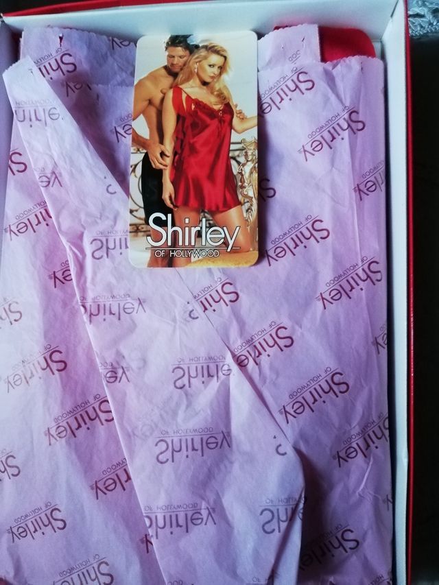 Picardia de seda rojo de Shirley of Holywood