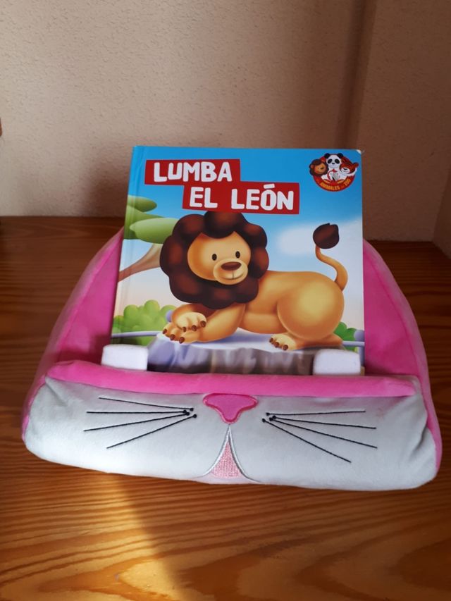 Apoya tablets y libros.