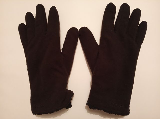 Guantes negros con forro interior