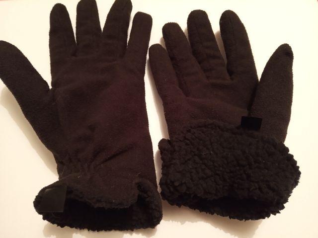 Guantes negros con forro interior