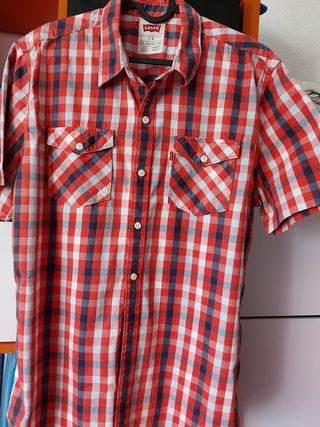 Camisa manga corta Levis hombre.talla L. de segunda mano por 15 EUR en Tres  Cantos en WALLAPOP