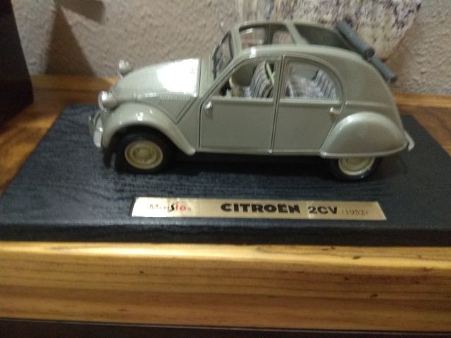 Coche Citroen de colección antiguo 2 caballos