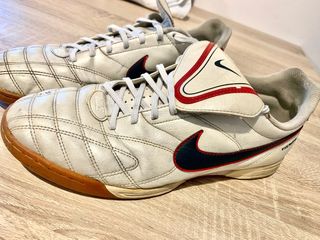 Zapatillas Nike tiempo futbol sala talla 44.5\\/45 de segunda mano por 12  EUR en Manresa en WALLAPOP