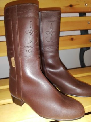 Botas camperas 31 de segunda mano por 40 EUR en Valmojado en WALLAPOP