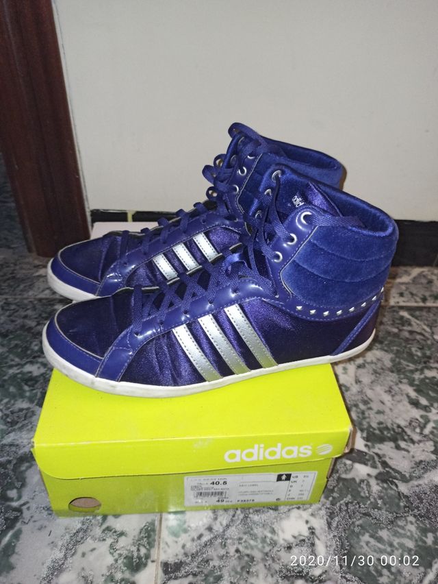 Scarpe da ginnastica Adidas.