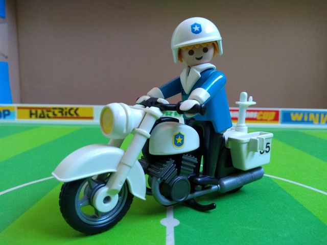 Moto policía Playmobil 30.14.03