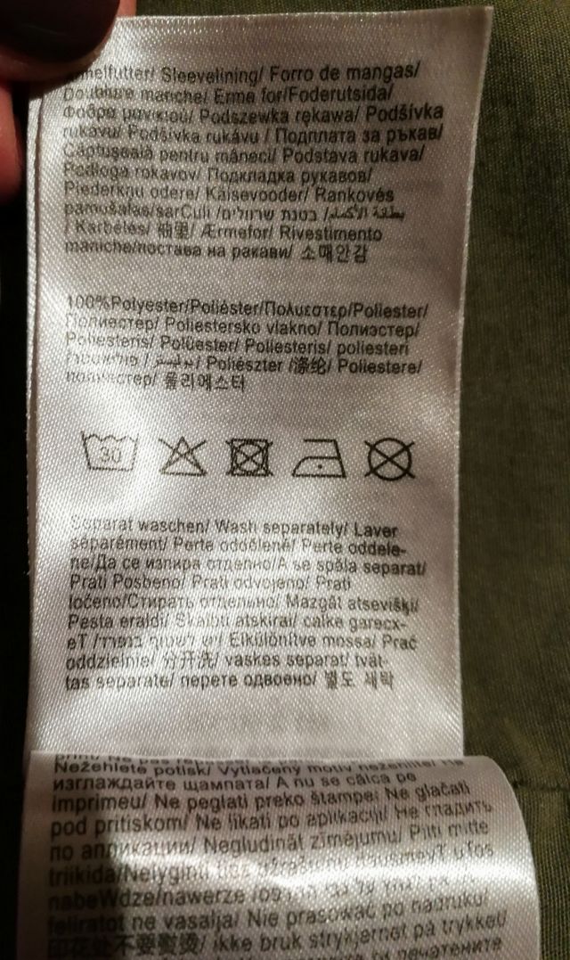 chaqueta con capucha de Tom Tailor.