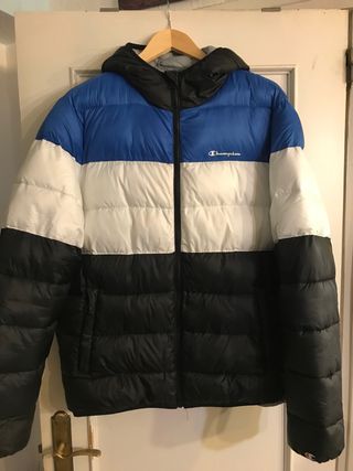 Abrigo Champion de segunda mano por 65 € en Madrid en WALLAPOP