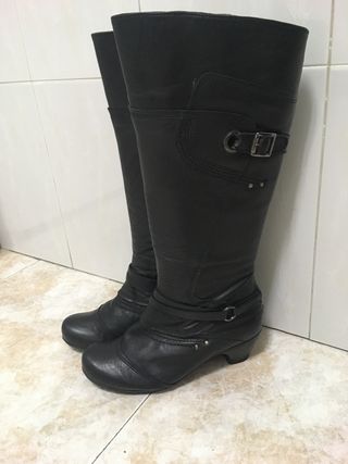 Botas Pitillos de segunda mano por 30 EUR en Portugalete en WALLAPOP