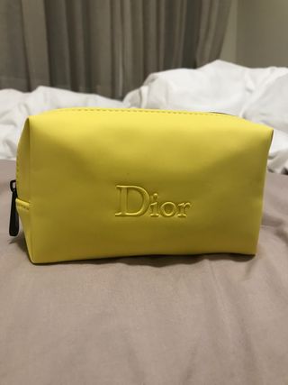 Mini Neceser Dior Parfums de segunda mano por 23 EUR en Barcelona en  WALLAPOP