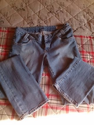 Pantalones vaqueros lee mujer de segunda mano por 10 EUR en Serra de Daró  en WALLAPOP