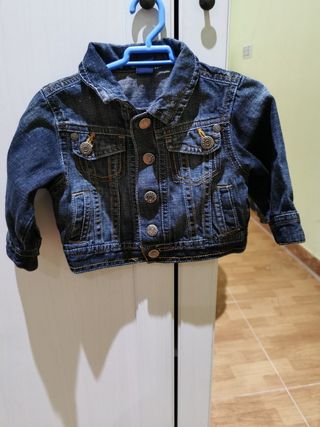 Chaqueta vaquera bebé Zara de segunda mano por 5 EUR en Villalobón en  WALLAPOP