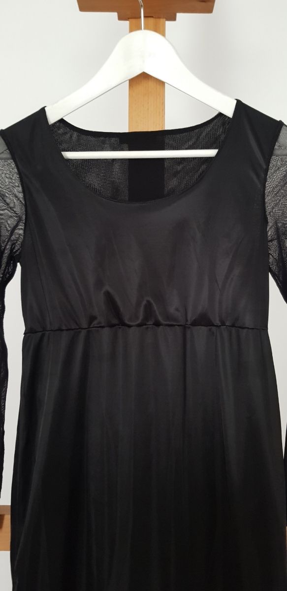 Vestido negro mangas transparentes