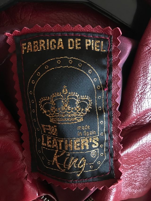 Chaqueta de cuero rojo burdeos