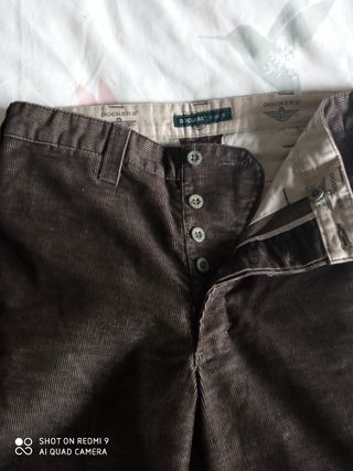 Pantalón Dockers de Pana de segunda mano por 25 EUR en Madrid en WALLAPOP