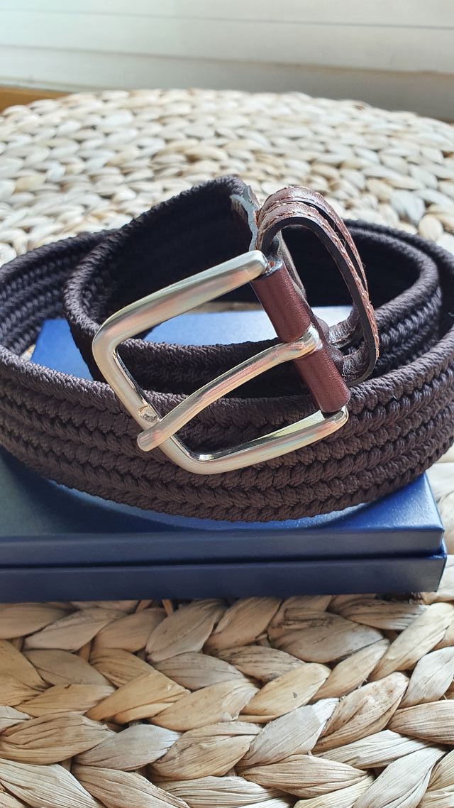 Cinto marrón de la marca Mirto sin estrenar.