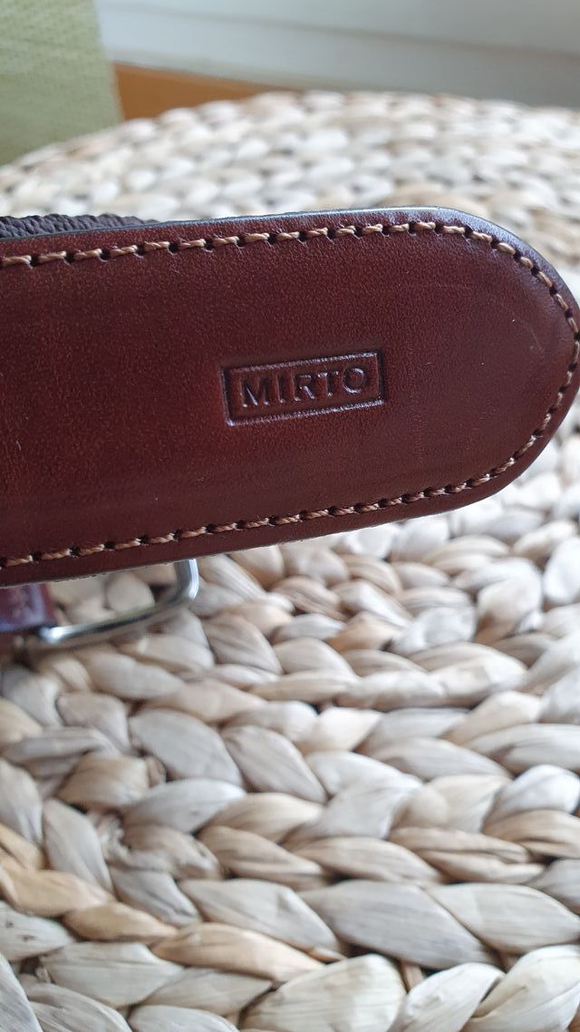 Cinto marrón de la marca Mirto sin estrenar.