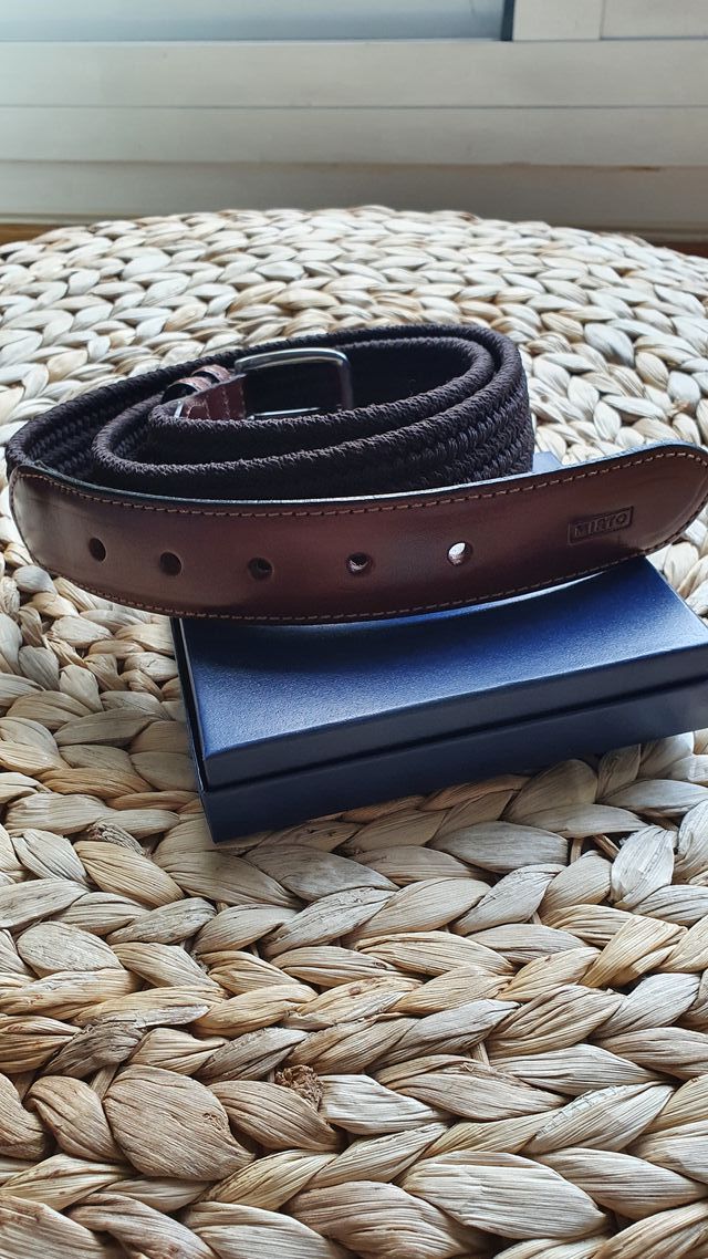 Cinto marrón de la marca Mirto sin estrenar.