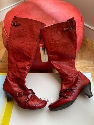 Botas altas de piel mujer HISPANITAS Nº 37 Rojas de segunda mano por 15 EUR  en Madrid en WALLAPOP