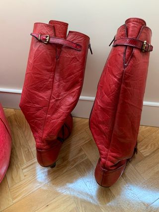 Botas altas de piel mujer HISPANITAS Nº 37 Rojas de segunda mano por 15 EUR  en Madrid en WALLAPOP