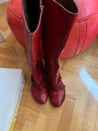 Botas altas de piel mujer HISPANITAS Nº 37 Rojas de segunda mano por 15 EUR  en Madrid en WALLAPOP
