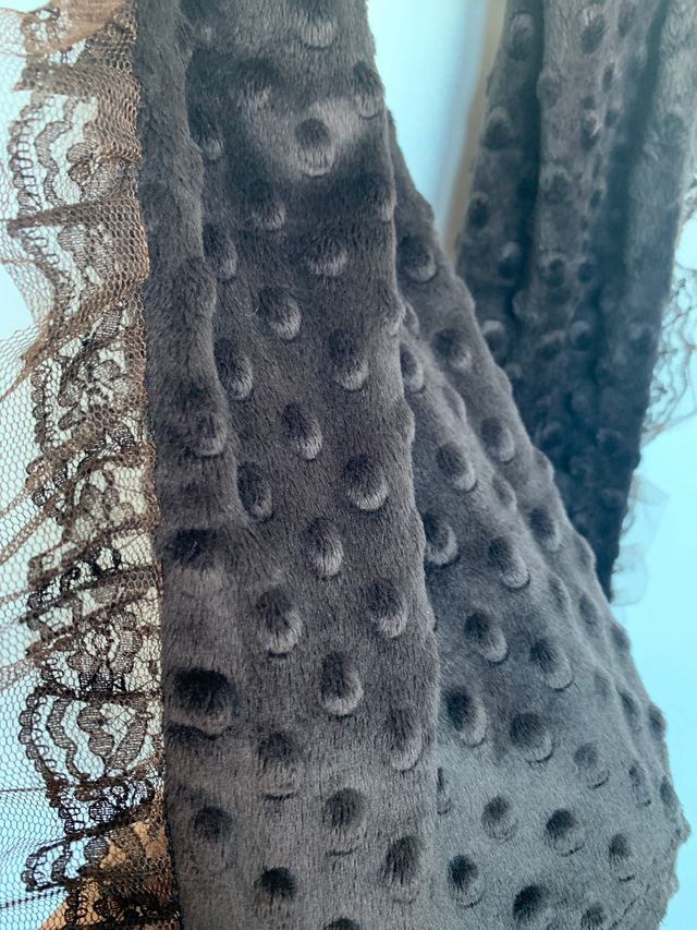 Bufanda terciopelo y puntilla marrón