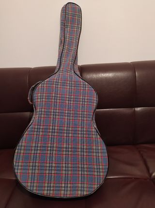 Funda guitarra de segunda mano por 8 EUR en Gijón en WALLAPOP
