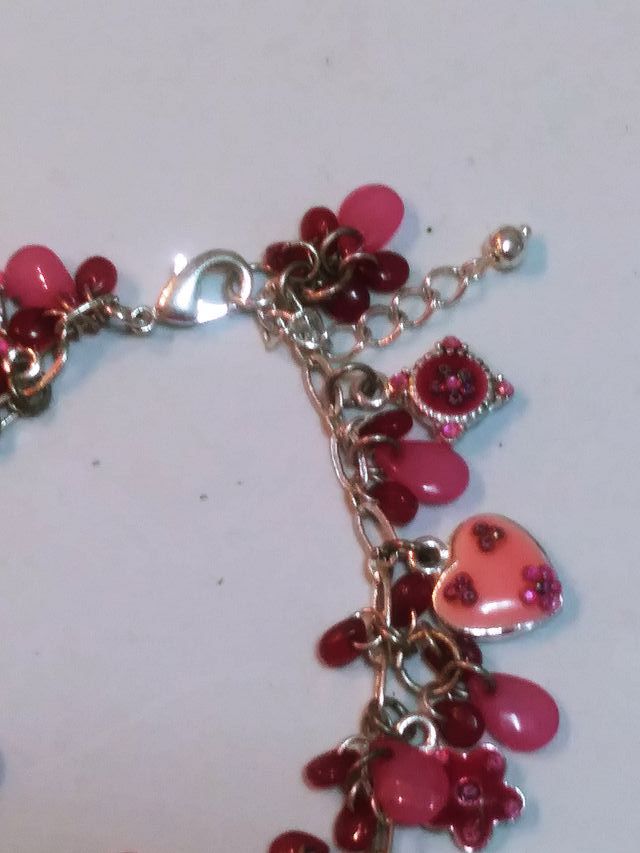 Pulsera con charms rosados